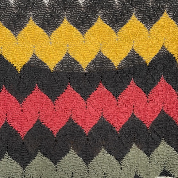 TORRID Short Sleeve Multi Color Pattern Top Size 0X - Picture 6 of 6